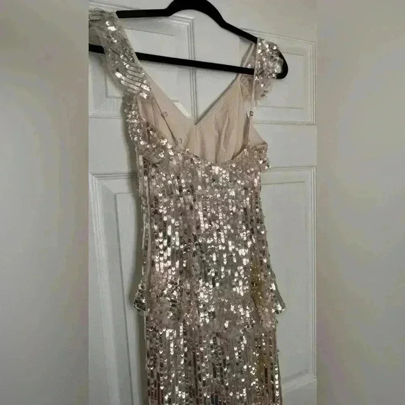 NWT: Needle & Thread Scarlett Sequin Gown Champagne/Silver - Women’s - Size 4 - Picture 15 of 17